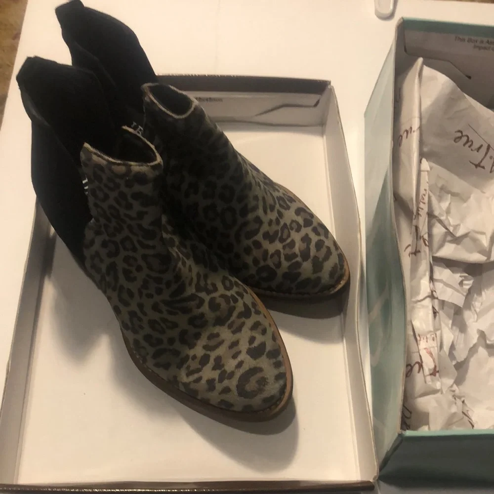 Woman’s  leopard print black short Boots - Picture 3 of 10